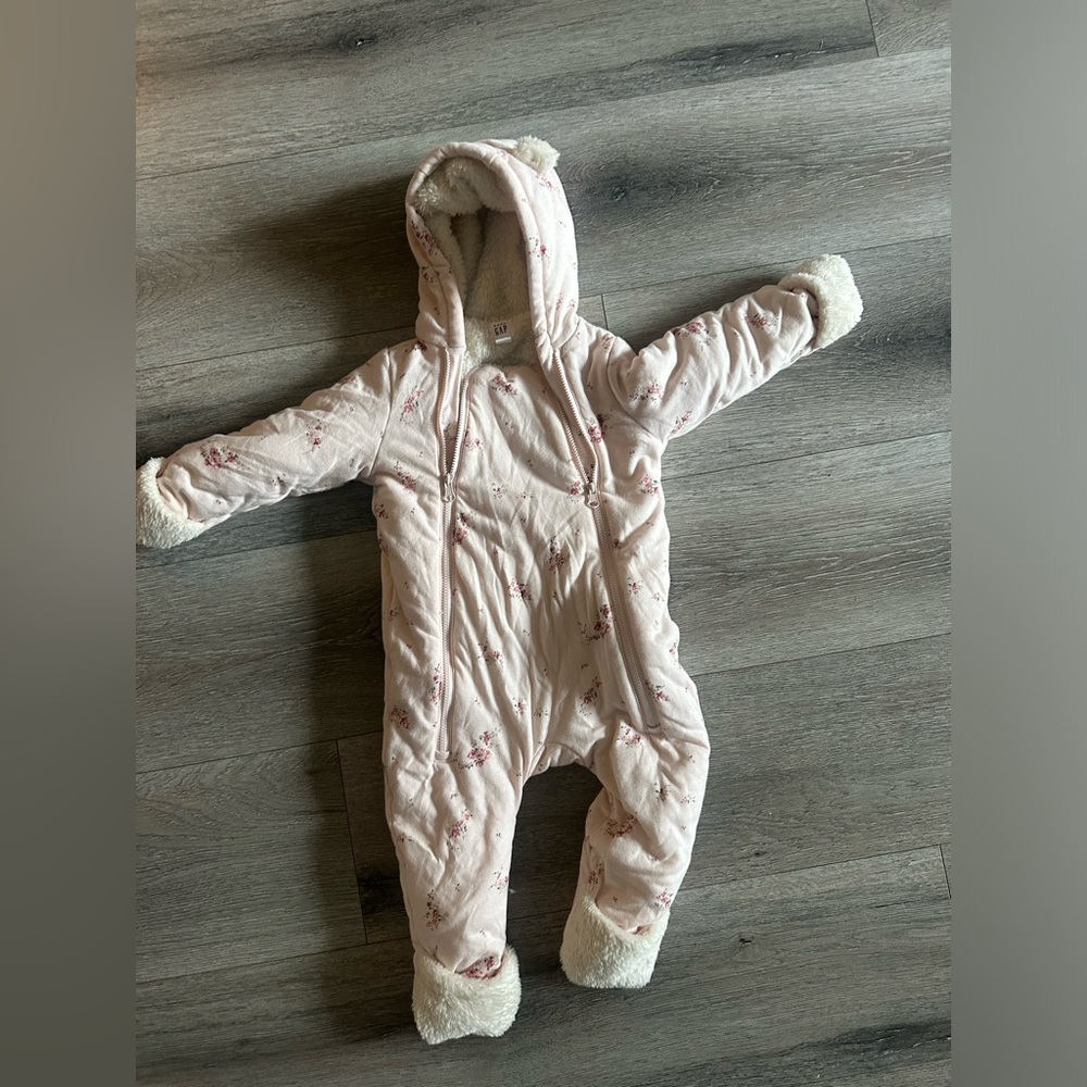 GAP winter suit 6-12 months